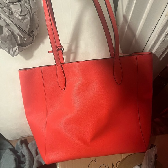 Kate Spade summer pink tote! Perfect for your summer wardrobe on vaca or @ work! - Picture 4 of 7